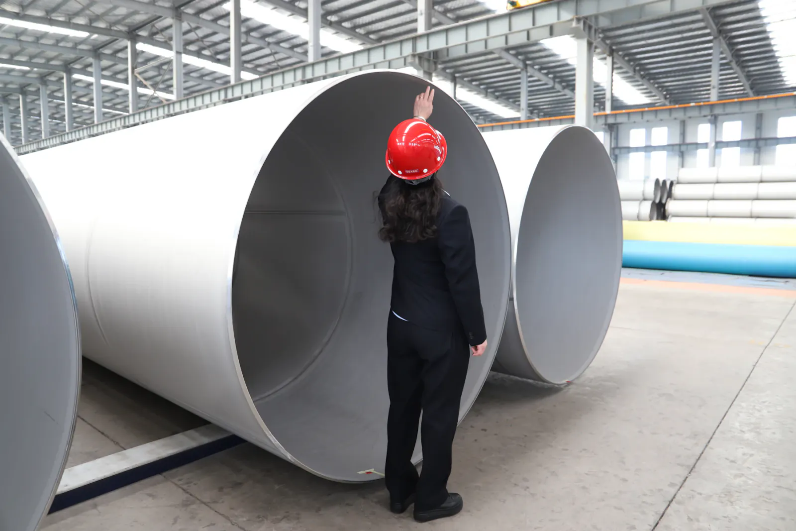 Inspection de conduites de grand diamètre sur un site industriel.